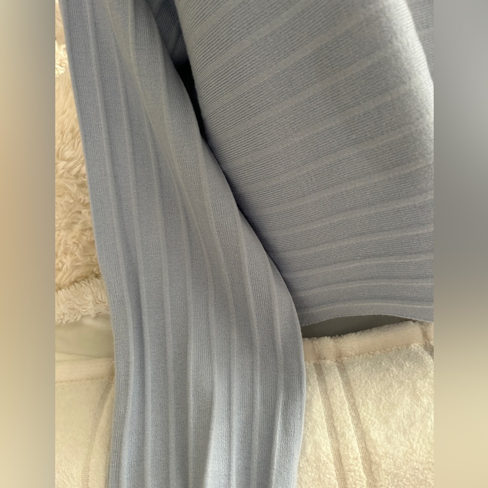 Tahari blue Ribbed Knit Top Long Sleeves Sz M​ - Picture 5 of 13